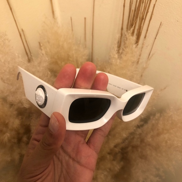 Versace sun glasses - Picture 1 of 4